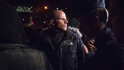 Un leader de la manifestation des policiers à Paris, le 21 octobre 2016. (MAXPPP)