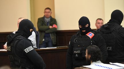 Justice : le mutisme de Salah Abdeslam face à ses juges