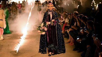 L'ouverture du défilé Gucci sur la promenade des Alyscamps à Arles (30/05/2018)
 (BERTRAND LANGLOIS / AFP)