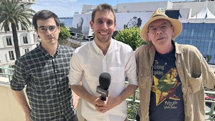 Alexis Orsini, auteur d'une biographie d'Harrison Ford, et Jacky Bornet, journaliste cinéma à franceinfo, ont répondu aux questions de Cédric Cousseau (au centre) lors d'un live Twitch. (Anthony Jammot)