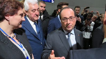 &nbsp; (François Hollande en visite sur le site de Plastic Omnium à Venette près de Compiègne le 15 avril 2016 © MAXPPP)