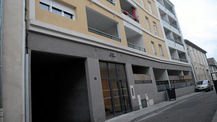 Entrée du batîment de la jeune étudiante retrouvée morte dans son appartement dans la nuit du samedi 19 au dimanche 20 novembre.&nbsp; (LYDIA CHASSIER / MAXPPP)