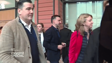 Frédéric Chatillon (à gauche), un proche de Marine Le Pen, en marge d'un meeting à Lyon, début février 2017. (ENVOYE SPECIAL / FRANCE 2)