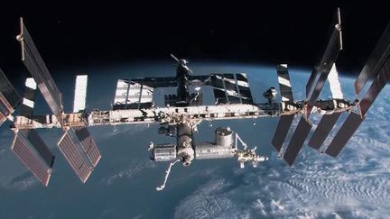 Espace : un astronaute américain et deux cosmonautes russes vont cohabiter dans l'ISS pendant six mois