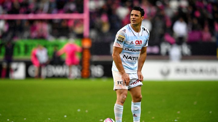 Dan Carter sous le maillot du Racing 92, face au Stade Français, le 30 avril 2017. (FRANCK FIFE / AFP)