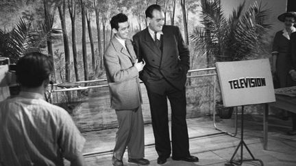 Pierre Sabbagh et Pierre Tchernia dans un studio de Cognacq Jay en 1951
 (CHARLES PROST / INA)