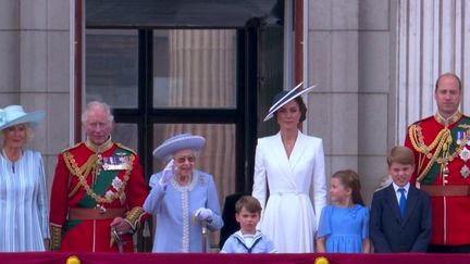 Jubilé d'Elizabeth II : ces Français qui adorent la reine (FRANCEINFO)