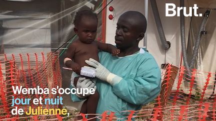 VIDEO. "On n’a pas peur de cette maladie" : Immunisé contre Ebola, il se rend auprès des tout-petits contaminés (BRUT)