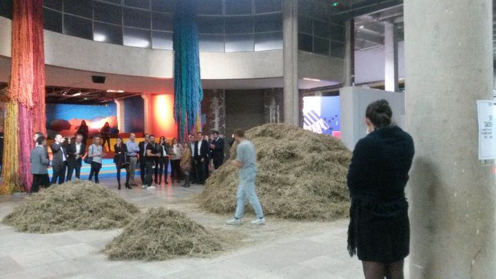 Sven Sachsalber lors de sa performance au Palais de Tokyo, jeudi 14 novembre 2014 &agrave; Paris. (FABIEN MAGNENOU / FRANCETV INFO)