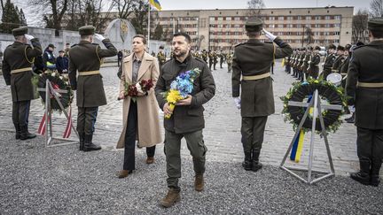 La Première ministre danoise, Mette Frederiksen, aux côtés du président ukrainien, Volodymyr Zelensky, à Kiev, le 23 février. (MADS CLAUS RASMUSSEN / RITZAU SCANPIX)