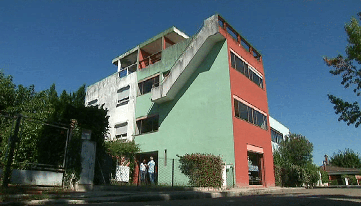 Au coeur de la Cité, la Maison Frugès-Le Corbusier, propriété de la ville de Pessac, qui accueille cette exposition jusqu'au 30 septembre.
 (culturebox - capture d&#039;écran)