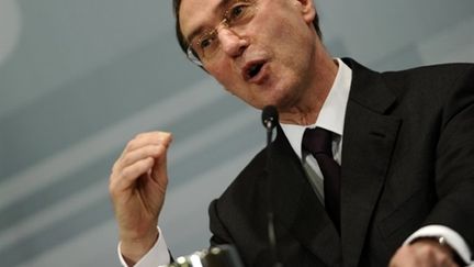 Claude Guéant donne une conférence de presse au côté notamment de son homologue espagnol à Madrid, le 23 mars 2011. (AFP - Philippe Marcou)