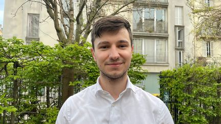 Matthieu, 23 ans, en contrat d'alternance dans une banque dans les Hauts-de-Seine. (MANON MELLA / FRANCEINFO)