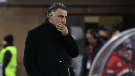 Christophe Galtier dépité par la défaite de son équipe, le PSG, à Monaco, samedi 11 février 2023 (3-1). (VALERY HACHE / AFP)