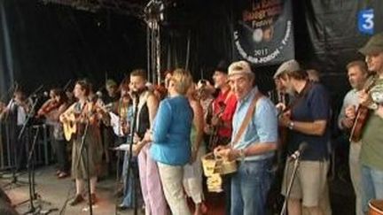 Leçon d&#039;improvisation Bluegrass au festival de la Roche-sur-Foron
 (Culturebox)