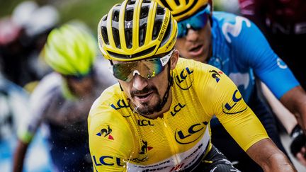 Julian Alaphilippe avec le maillot jaune, le 26 juillet 2019. (JEFF PACHOUD / AFP)