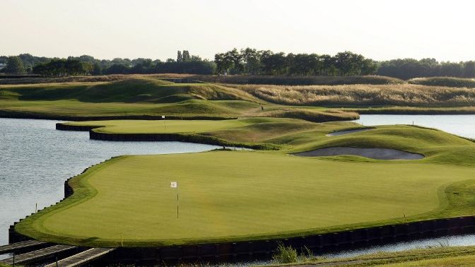 Le green du trou n°18 du Golf national, à Guyancourt, le 17 juillet 2013. (PHILIPPE MILLEREAU / KMSP)