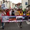 Des opposants au G7 manifestent contre l'organisation du sommet, le 13 juillet 2019 à Biarritz (Pyrénées-Atlantiques). (JEROME GILLES / NURPHOTO / AFP)