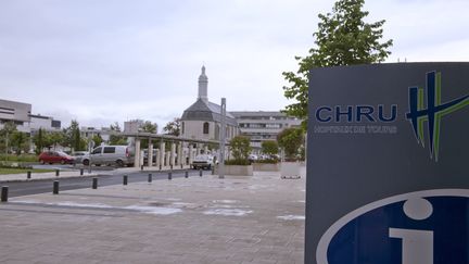 L'hôpital Bretonneau de Tours (Indre-et-Loire). (ALAIN JOCARD / AFP)