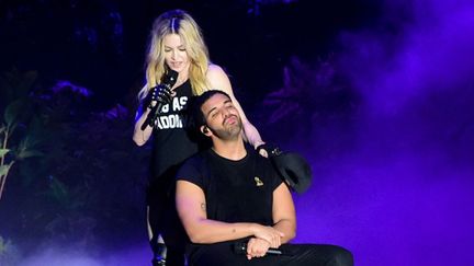 Madonna et Drake sur scène le 12 avril au festival Coachella 2015, dans le désert californien.
 (Sipa)