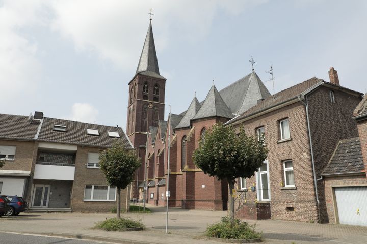 Le village de Keyenberg (Allemagne), menacé de destruction du fait de l'extraction de lignite à Garzweiler. (VALENTINE PASQUESOONE / FRANCEINFO)