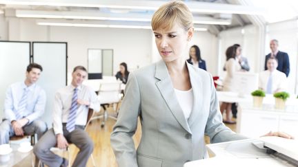 Selon une &eacute;tude de l'institut de sondage LH2 publi&eacute;e le 17 d&eacute;cembre 2013,&nbsp;69% des femmes interrog&eacute;es ont d&eacute;j&agrave; entendu au travail&nbsp;"elle fait sa blonde" ou "ne fais pas ta blonde". (ROBERT CHURCHILL / GETTY IMAGES)