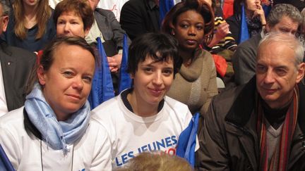 Delphine, Marion et&nbsp;Pierre sont venus en famille assister au meeting de Nicolas Sarkozy, &agrave; Villepinte le 13 mars. (SALOME LEGRAND / FTVI)