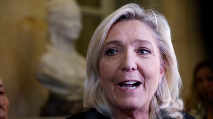 Marine Le Pen s'exprime après le rejet du vote du projet de loi immigration par l'Assemblée nationale, lundi 11 décembre. (LUDOVIC MARIN / AFP)