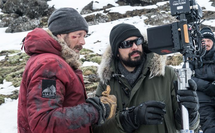 Mads Mikkelsen et Joe Penna pendant le tournage.
 (The Jokers)