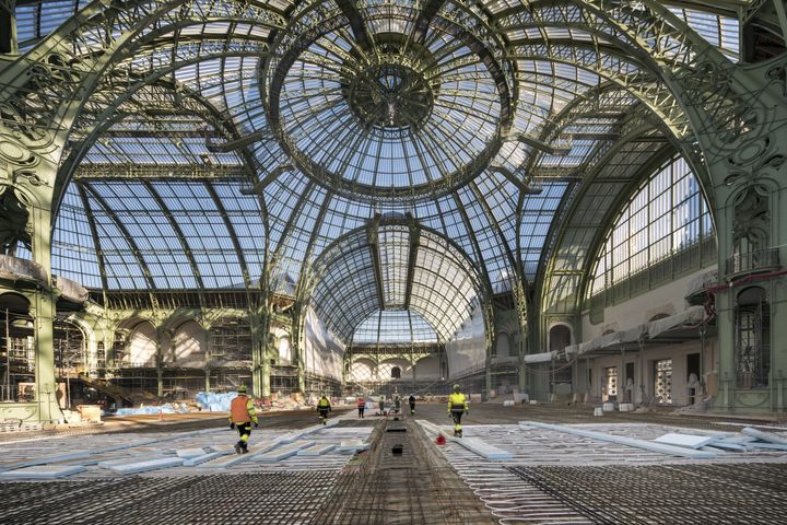 Vue de la réalisation de la dalle de la grande nef du Grand Palais en 2023. (PATRICK TOURNEBPEUF / TENDANCE FLOUE)