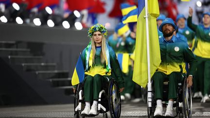 La délégation ukrainienne lors de la cérémonie d'ouverture des Jeux Paralympiques de Paris 2024, place de la Concorde à Paris, le 28 août 2024. (FRANCK FIFE / AFP)