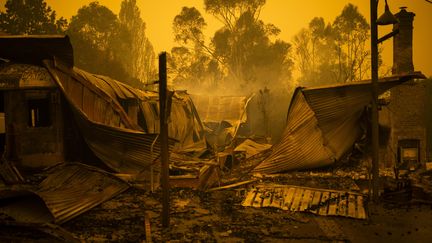 La ville de Cobargo, en Australie, est en ruines après le passage des incendies, le 31 décembre 2019. (SEAN DAVEY / AFP)