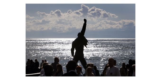 Sculpture de Freddie Mercury, poing levé face au Lac de Genève à Montreux
 (Fabrice Coffrini / AFP)