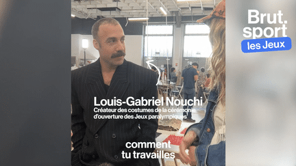 Daphné Bürki, directrice stylisme, et Louis-Gabriel Nouchi, créateur des costumes, nous guident dans l’atelier où ont été créés les costumes des cérémonies des Jeux paralympiques de Paris 2024.