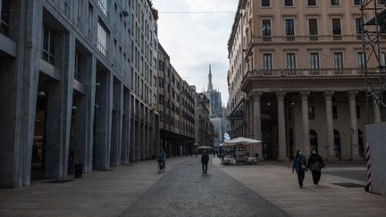 La ville de Milan (Italie), à l'heure où un nouveau confinement est imposé entre autres dans la région de Lombardie, le 6 novembre 2020.&nbsp; (FABRIZIO DI NUCCI / NURPHOTO / AFP)