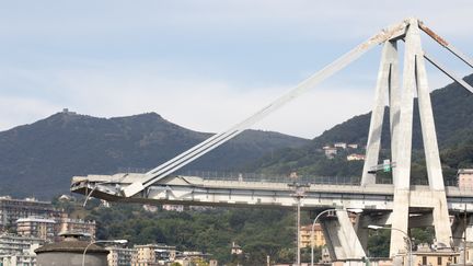 Le viaduc de Gênes, en Italie, s'est effondré, le 14 août 2018, faisant une quarantaine de victimes.&nbsp; (MAURO UJETTO / NURPHOTO/AFP)