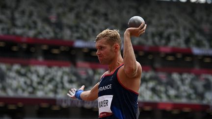 Kevin Mayer lors du lancer du poids, à l'occasion des Jeux de Tokyo, mercredi 4 août. (BEN STANSALL / AFP)