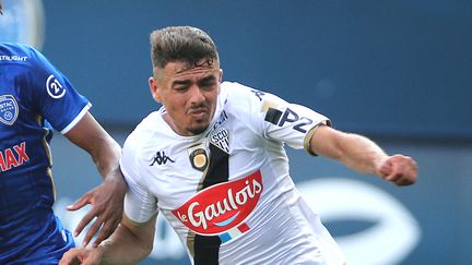 Ilyes Chetti, lors du match Troyes-Angers, au Stade de l'Aube, le 28 août 2022. (FRANCOIS NASCIMBENI / AFP)