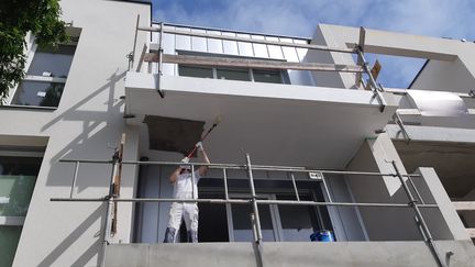 Construction d'un batîment à La Rochelle en avril 2020. Photo d'illustration. (JULIEN FLEURY / FRANCE-BLEU LA ROCHELLE)