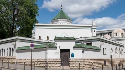 La grande mosquée de Paris, dans le 5e arrondissement de la capitale, le 30 juillet 2023. (STEPHANE MOUCHMOUCHE / HANS LUCAS / AFP)