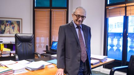 Le président de la Commission nationale des comptes de campagne et des financements politiques (CNCCFP), François Logerot, à Paris, le 19 février 2018. (MAXPPP)