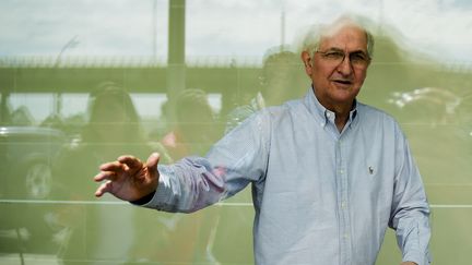 Le maire de Caracas, Antonio Ledezma, à l'aéroport de Bogota, en Colombie, le 17 novembre 2017. (RAUL ARBOLEDA / AFP)