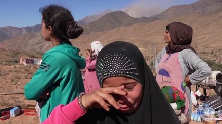 Les habitants du village d'Ikhfis, au Maroc, sont livrés à eux-mêmes depuis le terrible séisme du 8 septembre. Ils doivent camper au milieu de nulle part en attendant les secours. (FRANCEINFO)
