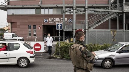 L'entrée du service des urgences de l'hôpital de Perpignan (Pyrénées-Orientales), le 15 avril 2020. (NICOLAS PARENT / MAXPPP)