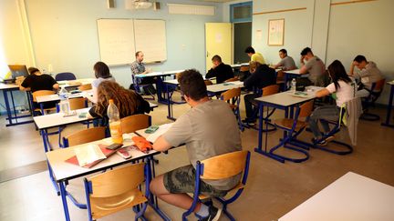 Des élèves planchent sur les épreuves du brevet des collèges, le 29 juin 2017 à Forbach (Moselle). (MAXPPP)