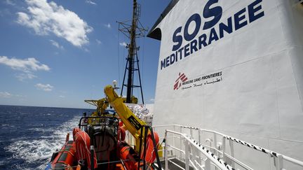 L'Aquarius, le 26 juin 2018, près de Lampedusa en Italie.&nbsp; (PAU BARRENA / AFP)