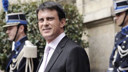 Le ministre de l'Int&eacute;rieur, Manuel Valls,&nbsp;place Beauvau, le 31 juillet 2012. (BERTRAND GUAY / AFP)