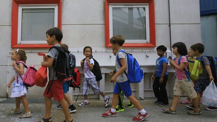 &nbsp; (Des élèves devant une école à Nice ©Maxppp)