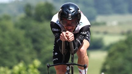 Mikkel Bjerg lors du contre-la-montre de la quatrième étape du Critérium du Dauphiné, le 7 juin 2023. (ANNE-CHRISTINE POUJOULAT / AFP)