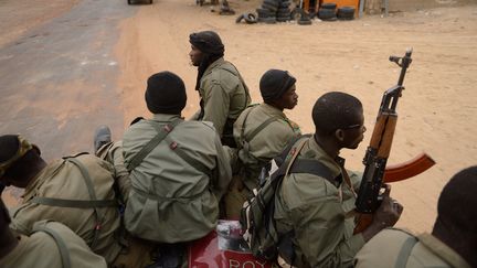 Des soldats maliens &agrave; Tombouctou, le 28 janvier 2013. (ERIC FEFERBERG / AFP)